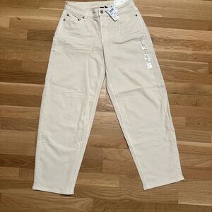 American Eagle Outfitters Cream Barrel Jeans